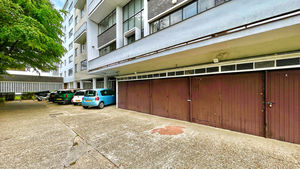 garage- click for photo gallery